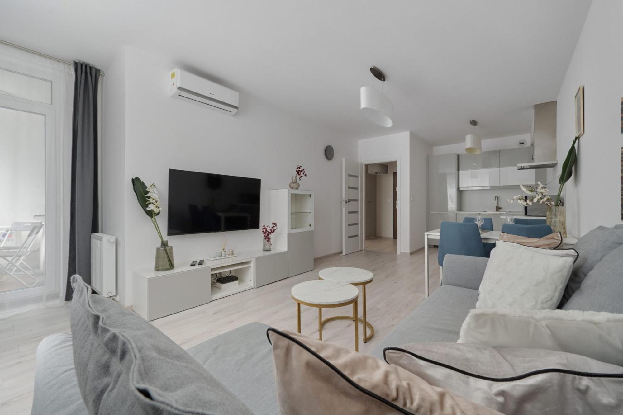 Luxurious Apartments With Balcony & Parking Gwiazdzista Wroclaw By Noclegi Renters Exterior photo